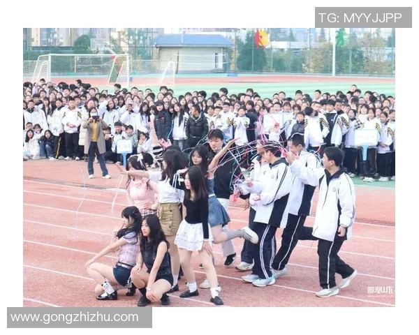 陶丹丹足球之路：从青涩少女到绿茵场上的璀璨明星